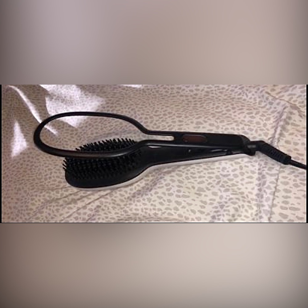 SOLD! Hair straightening brush